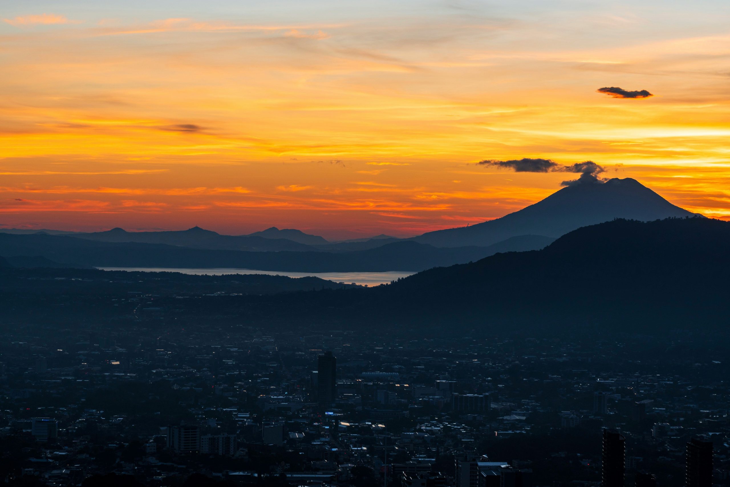 Sunset in San Salvador. Credit: Ricky Mejia, Unsplash