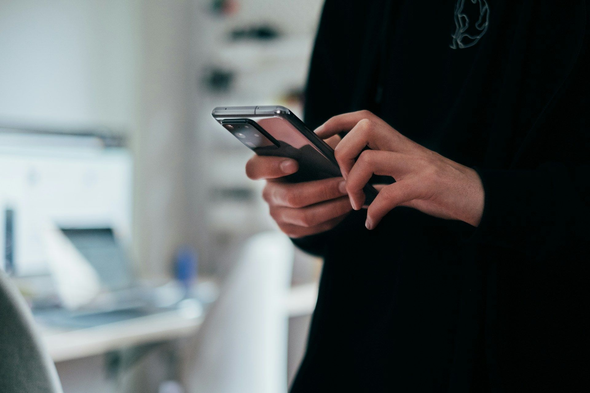 person holding mobile device. (Jonas Leupe/Unsplash)