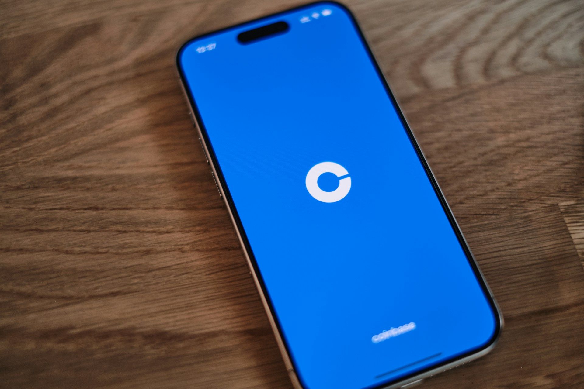 Coinbase app opening screen on mobile phone (appshunter.io/Unsplash)