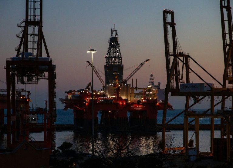 Oil rig operating during the sunset (Maria Lupan/Unsplash)