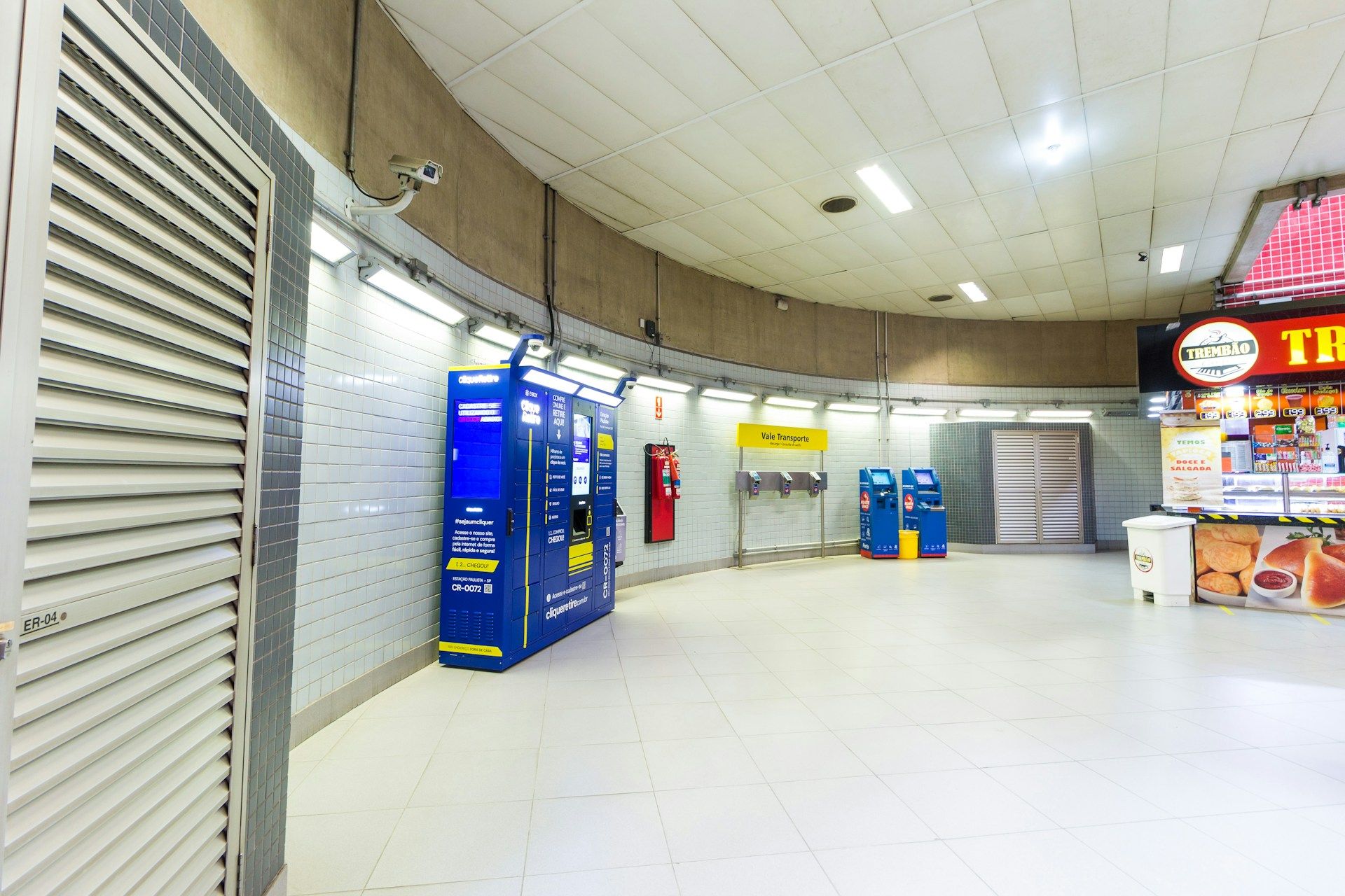 Smart locker in São Paulo, Brazil (Clique Retire/Unsplash)